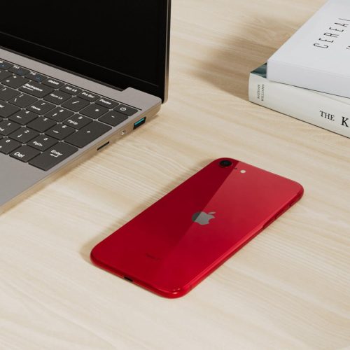 iPhone SE 2. Gen 2020 64GB piros Mobiltelefon  , HASZNÁLT