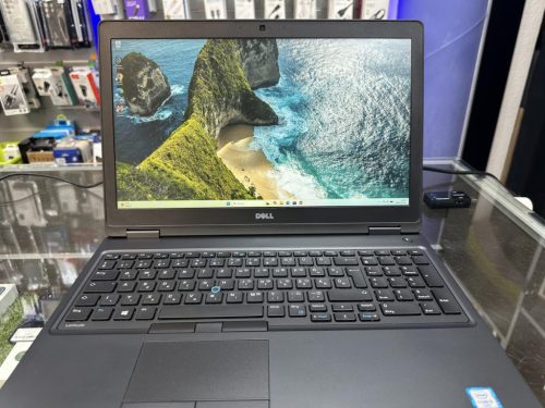 Dell Latitude 5580 - 15.6" FHD  i5-6440HQ, 8GB, 256GB SSD, Win11 Prof - Fekete , használt Notebook