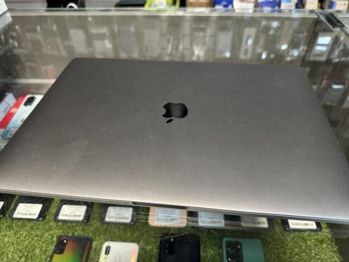 Apple MacBook Pro 15.4" Retina Touchbar Mid 2018 I7-8750H 16GB  / 256 SSD sötétszürke , FELÚJITOTT