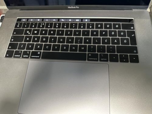 Apple MacBook Pro 15.4" Retina Touchbar Mid 2018 I7-8750H 16GB  / 256 SSD sötétszürke , FELÚJITOTT
